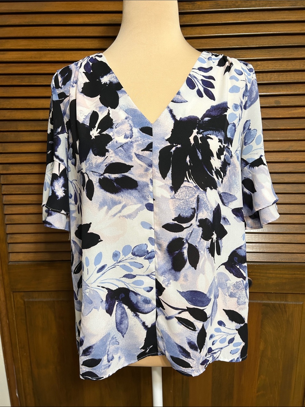 Ivanka Trump White & Blue Floral Short Ruffle Sleeve Top Blouse Size S/M